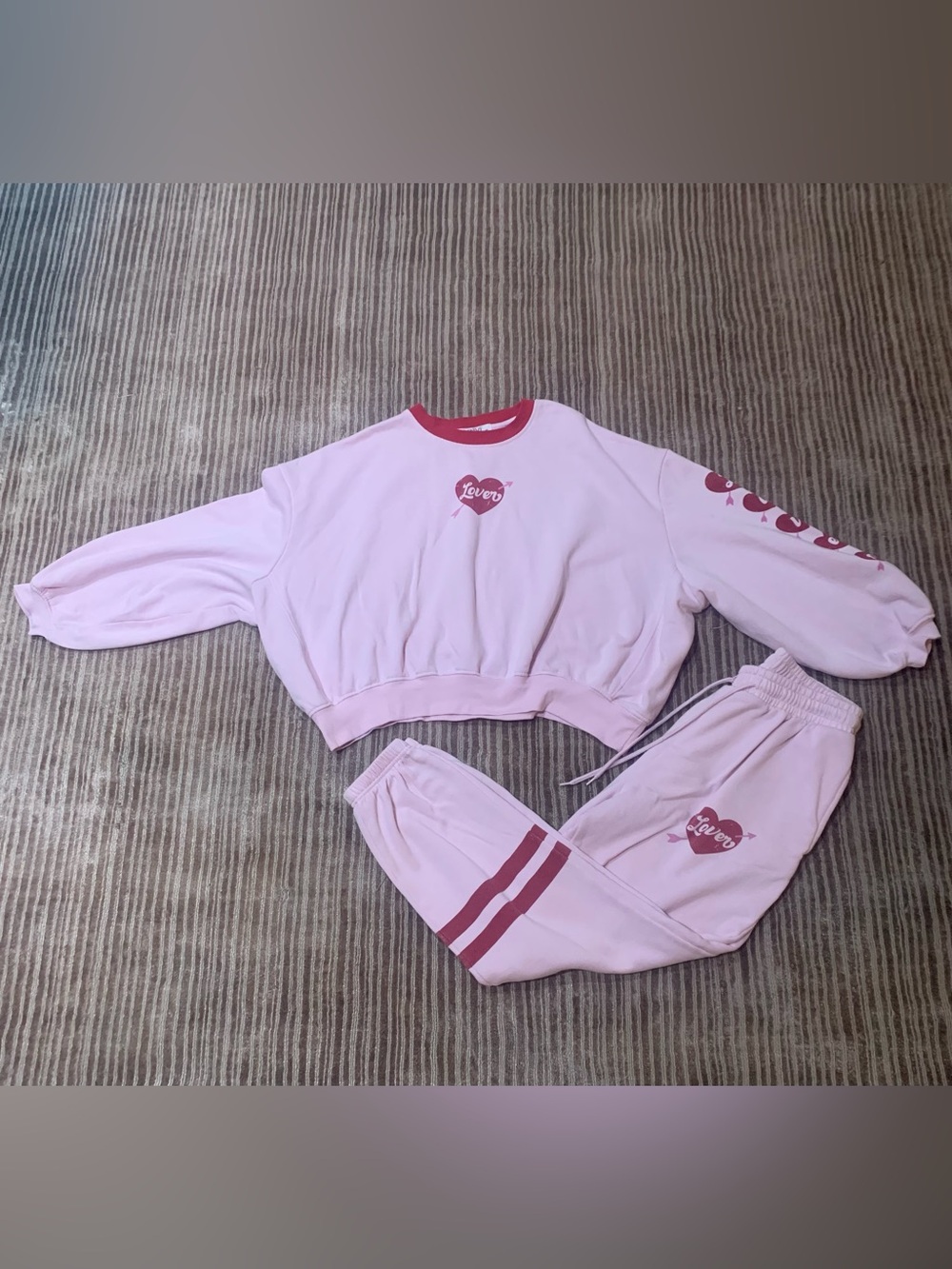 Light Pink Heart Graphic Crop Sweatshirt and Jogger Set